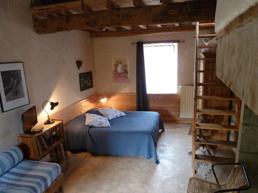 Le vieux vélo Bed and Breakfast Chaptuzat Esterno foto