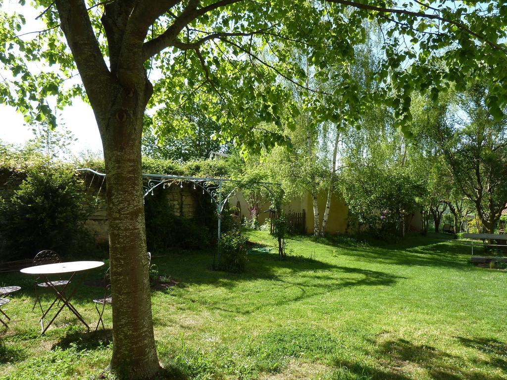 Le vieux vélo Bed and Breakfast Chaptuzat Esterno foto