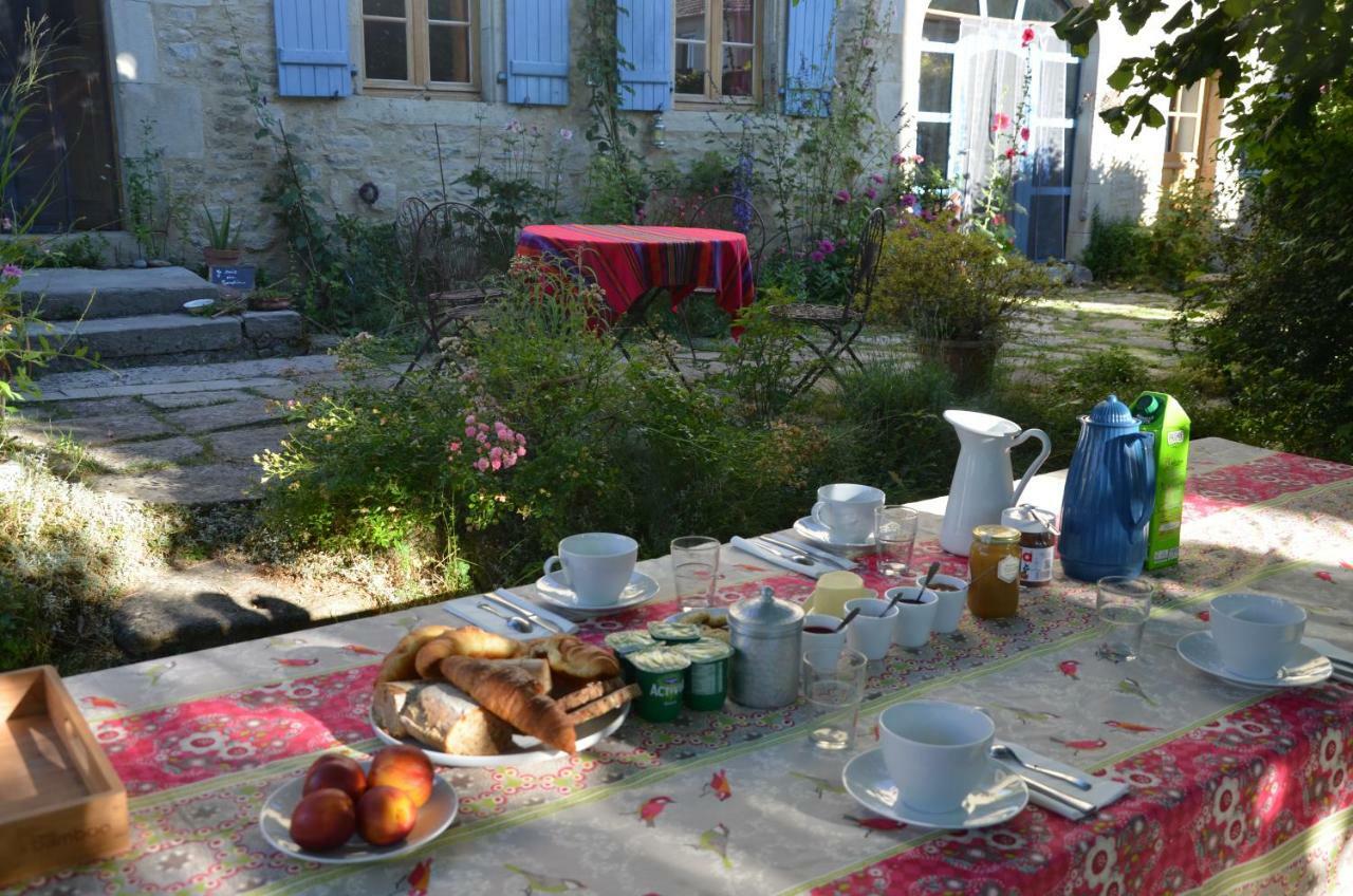 Le vieux vélo Bed and Breakfast Chaptuzat Esterno foto