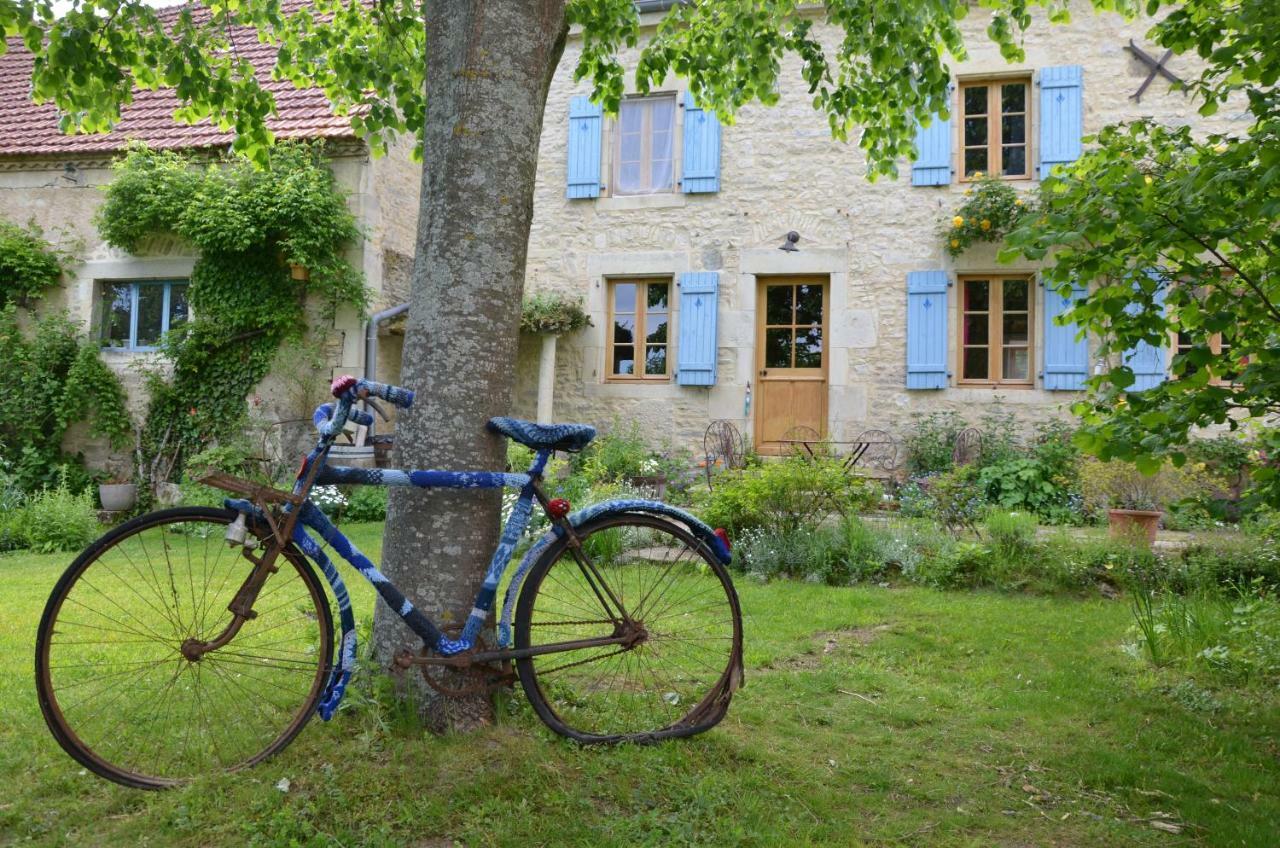 Le vieux vélo Bed and Breakfast Chaptuzat Esterno foto