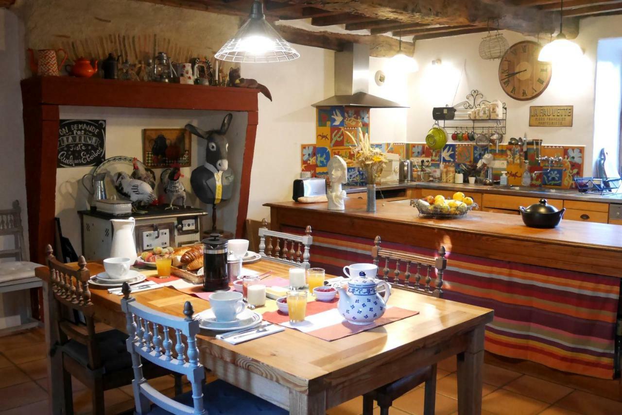 Le vieux vélo Bed and Breakfast Chaptuzat Esterno foto