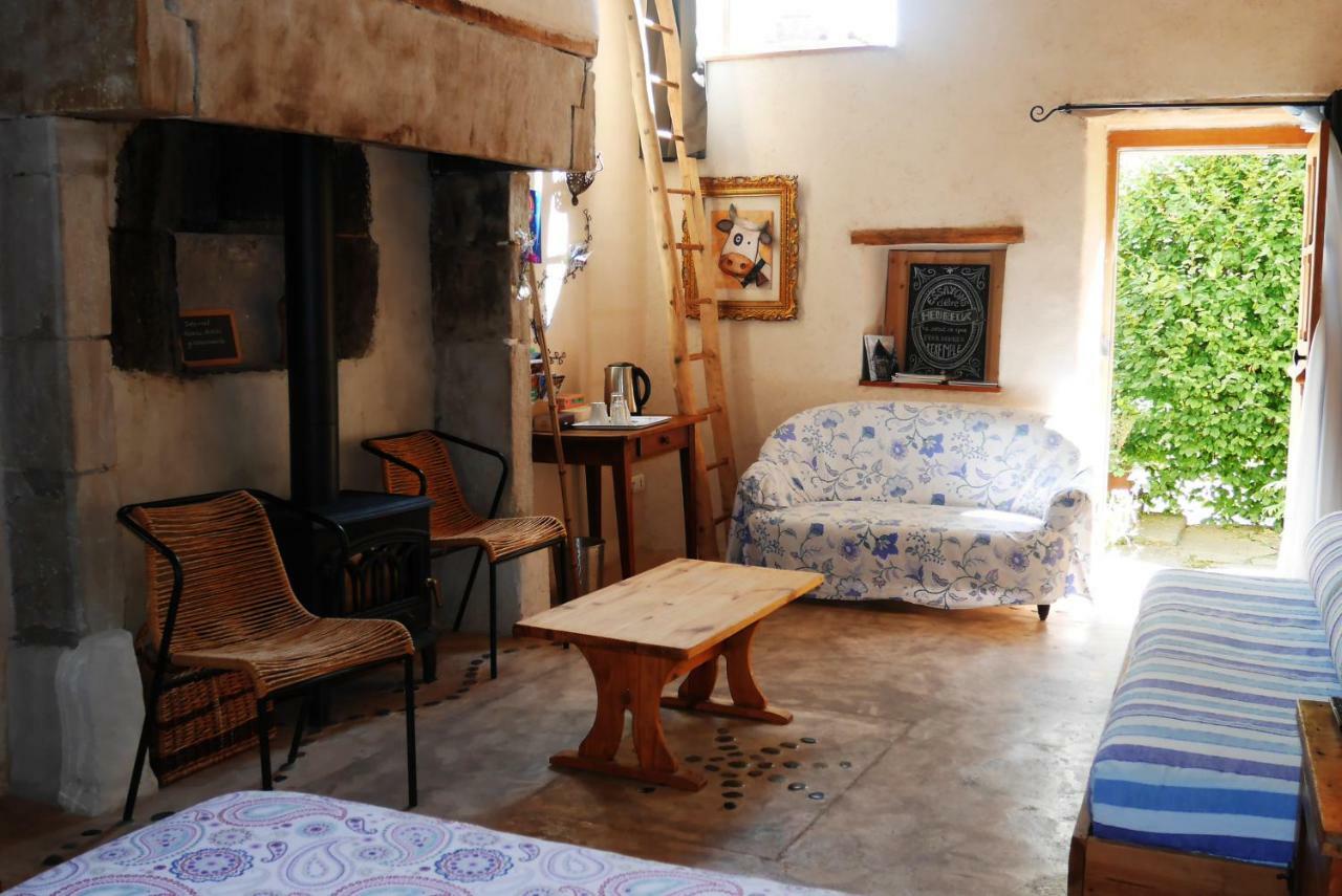 Le vieux vélo Bed and Breakfast Chaptuzat Esterno foto